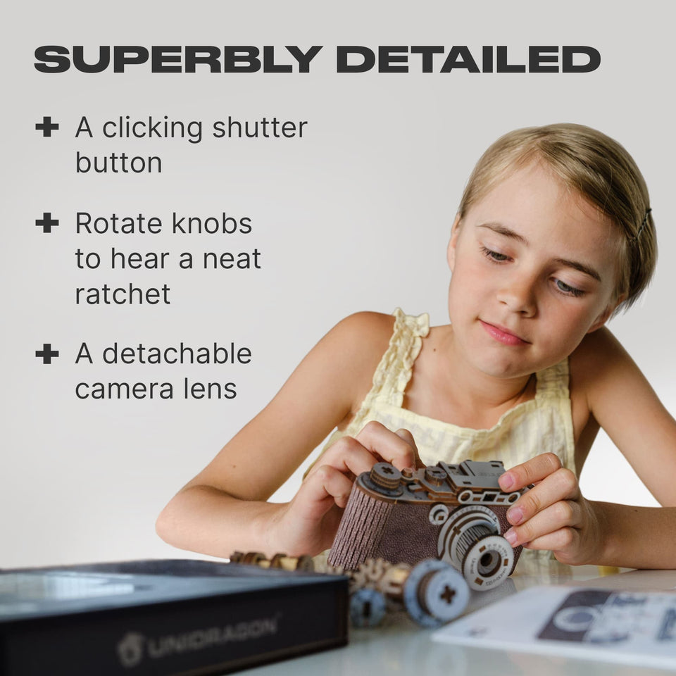 Camera Unimar wooden puzzle — finished puzzle assembled on table